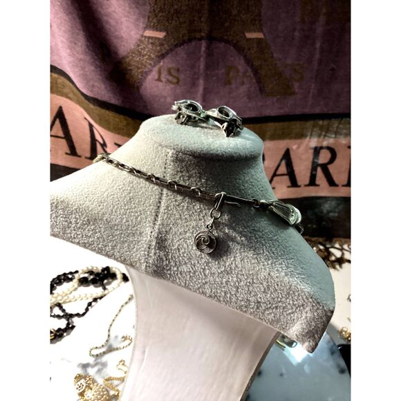 Vintage Lisner Demi-Parure Silver Necklace and Earrings - Picture 5 of 5